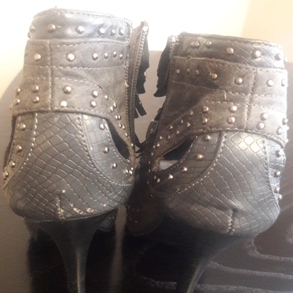 Shoes - Picture 4 of 5